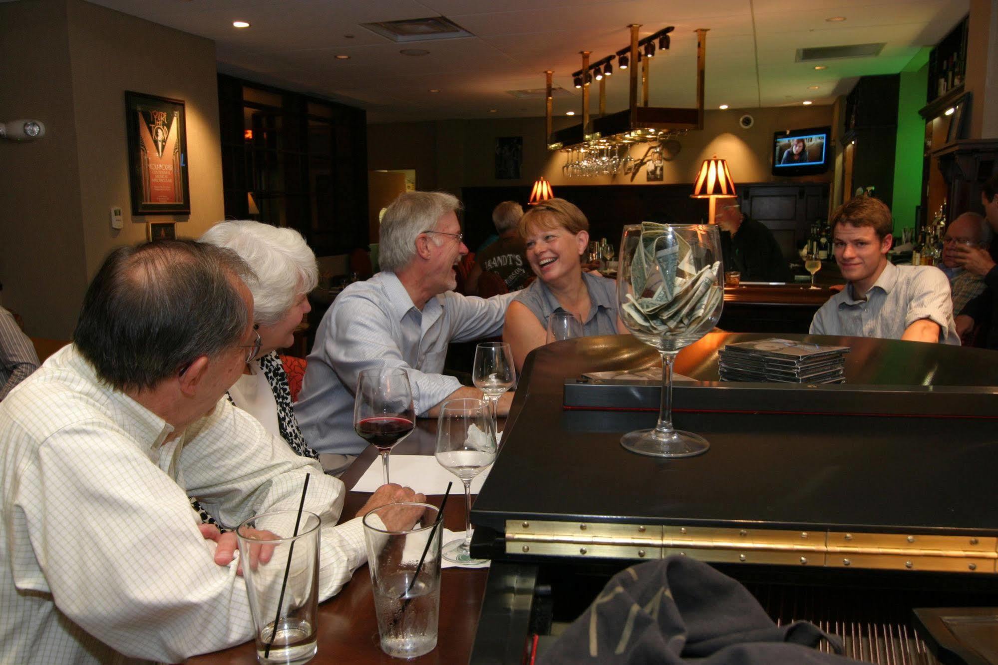 Charley Creek Inn Wabash ภายนอก รูปภาพ